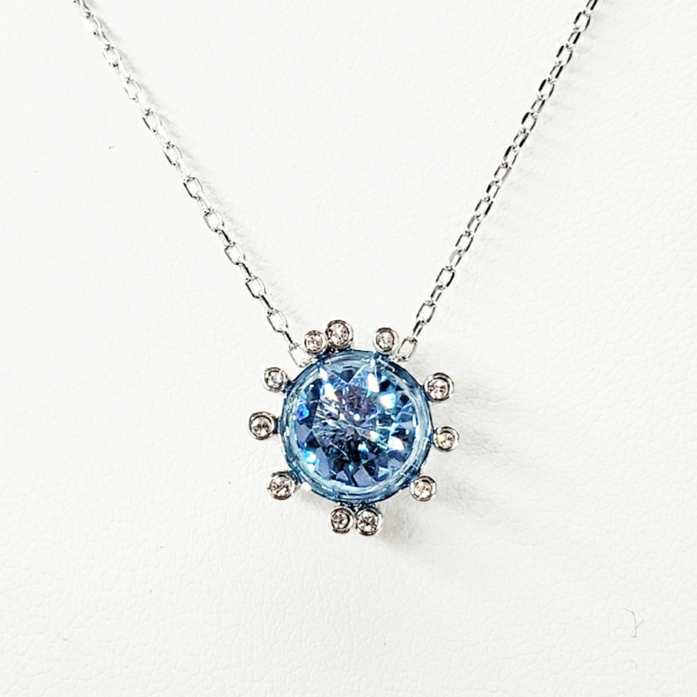 NWT Swarovski Crystal Olive Pendant Necklace